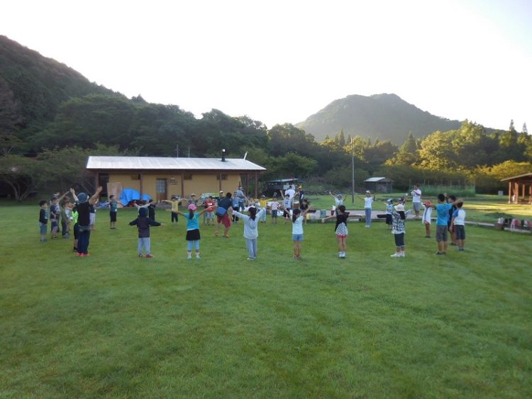 鹿児島キワニスクラブ　夏の体験キャンプ　ラジオ体操